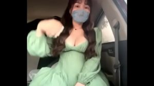 Vừa đi xe vừa móc lồn