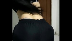 Gái chân dài bú mút siêu mê