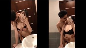 Mân mê trước gương cực mê