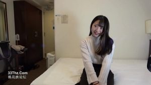 Em gái teen thể hiện kỹ năng làm tình trước ống kính