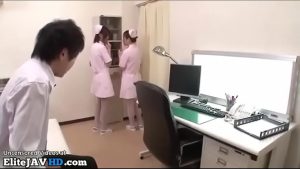 Gạ gẫm em y tá dâm dục