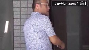 Biến thái rình rập em hàng xóm