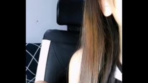 Em gái bình dương show hàng
