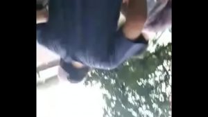 Quay trộm trong váy em gái khi đi du lịch