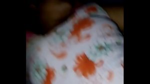 Nằm im cho anh chồng nhét cu vào lồn cực dâm