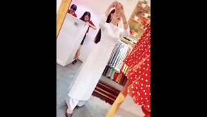 Check hàng em Trang xinh mặc quần lọt khe cực đã