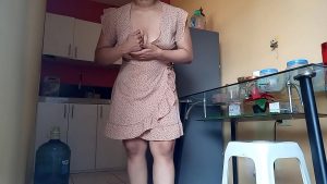 Chồng đi vắng em show hàng trong bếp