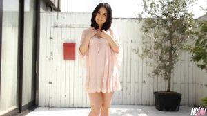 Thịt em yêu dâm lẳng lơ trong bộ váy hồng