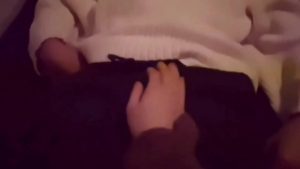 Vạch quần thằng em đang ngủ ra sóc quả lọ quá đã
