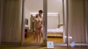 Chơi gái doggy em bên cửa kính sướng phê dâm đãng đỉnh nóc