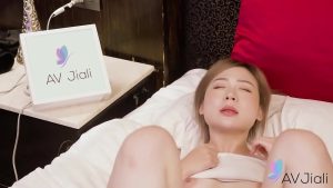 Em hưởng thụ con cu anh dập vào sướng không che