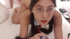 Em sinh viên cầm cam quay clip bạn trai chịch doggy sung sướng